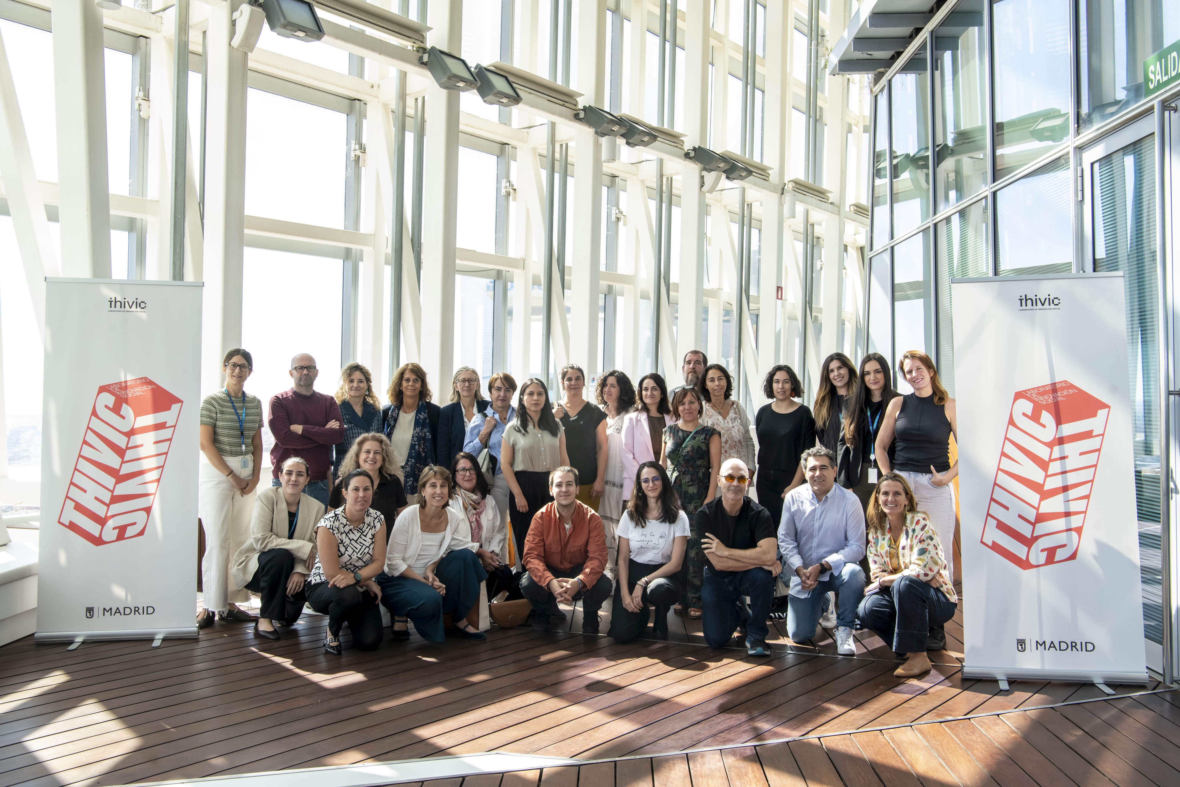 Foto del equipo de personas de THIVIC