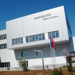 Exterior de la Biblioteca Pública Municipal María Lejárraga