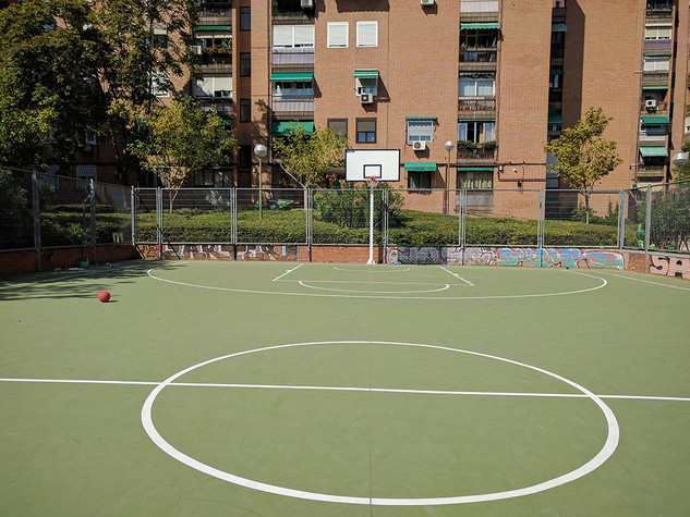 Imagen general de la cancha de baloncesto del barrio de Saconia.
