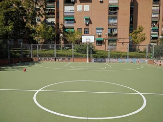 Imagen general de la cancha de baloncesto del barrio de Saconia.