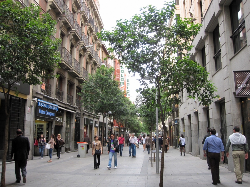 Vista del tramo peatonalizado de la calle Fuencarral:
