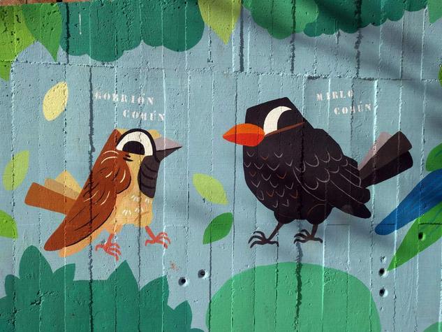 Dos pájaros en el mural del Parque del Casino de la Reina