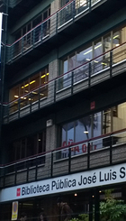 Fachada de la Biblioteca pública J.Luis Sampredo