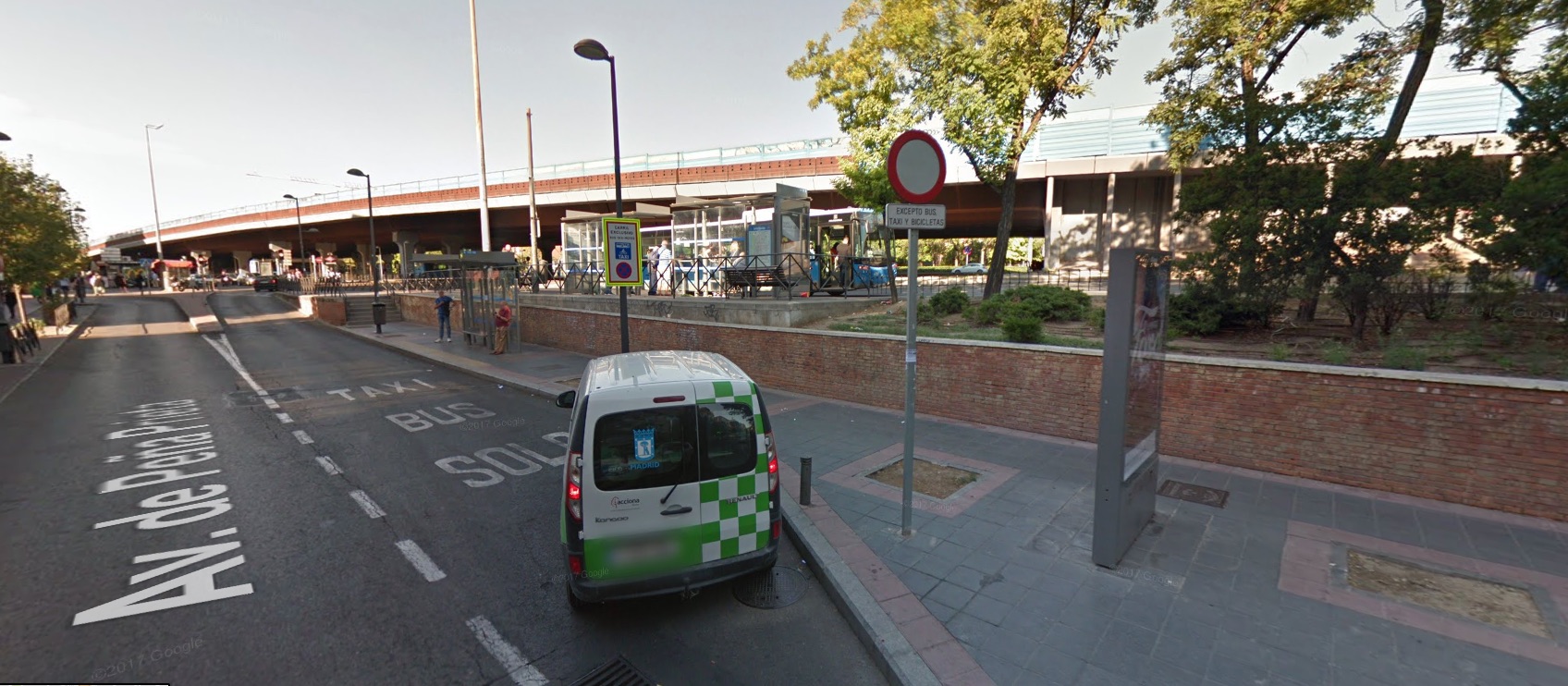 Peña Prieta, con escaleras, sin árboles, sin giro a vehículos privados