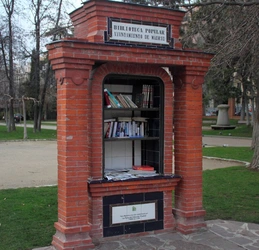 Biblioteca popular en el Retiro