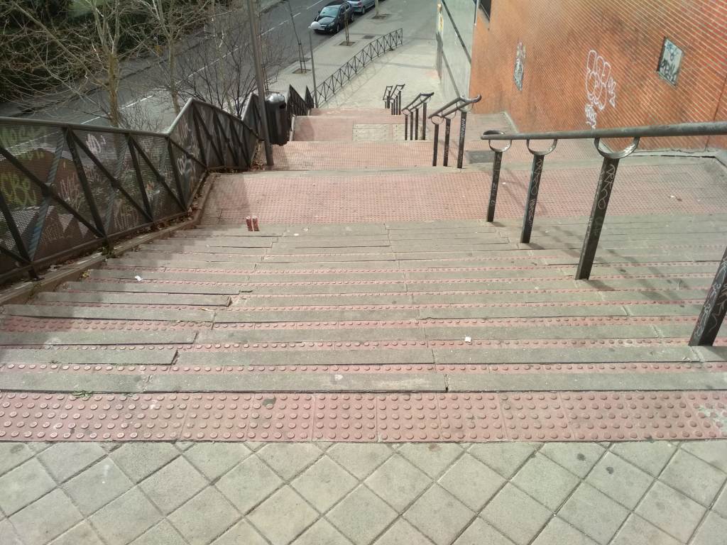 Escaleras_Calle_Arganda.jpg