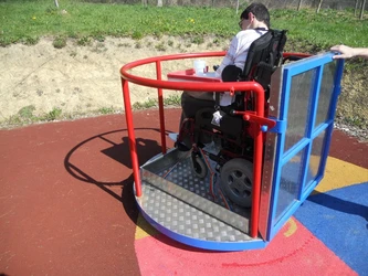FOTO-3-Columpios-y-juegos-infantiles-adaptados-para-niños-con-discapacidad.jpg