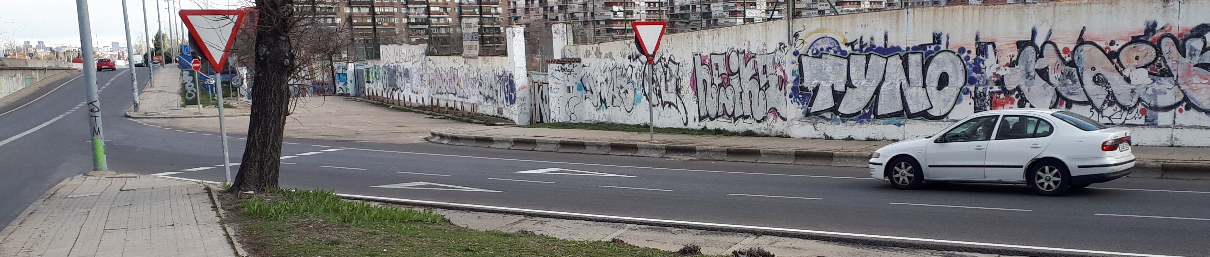 Acceso a la A5 desde la Avenida de la Aviación dirección Madrid