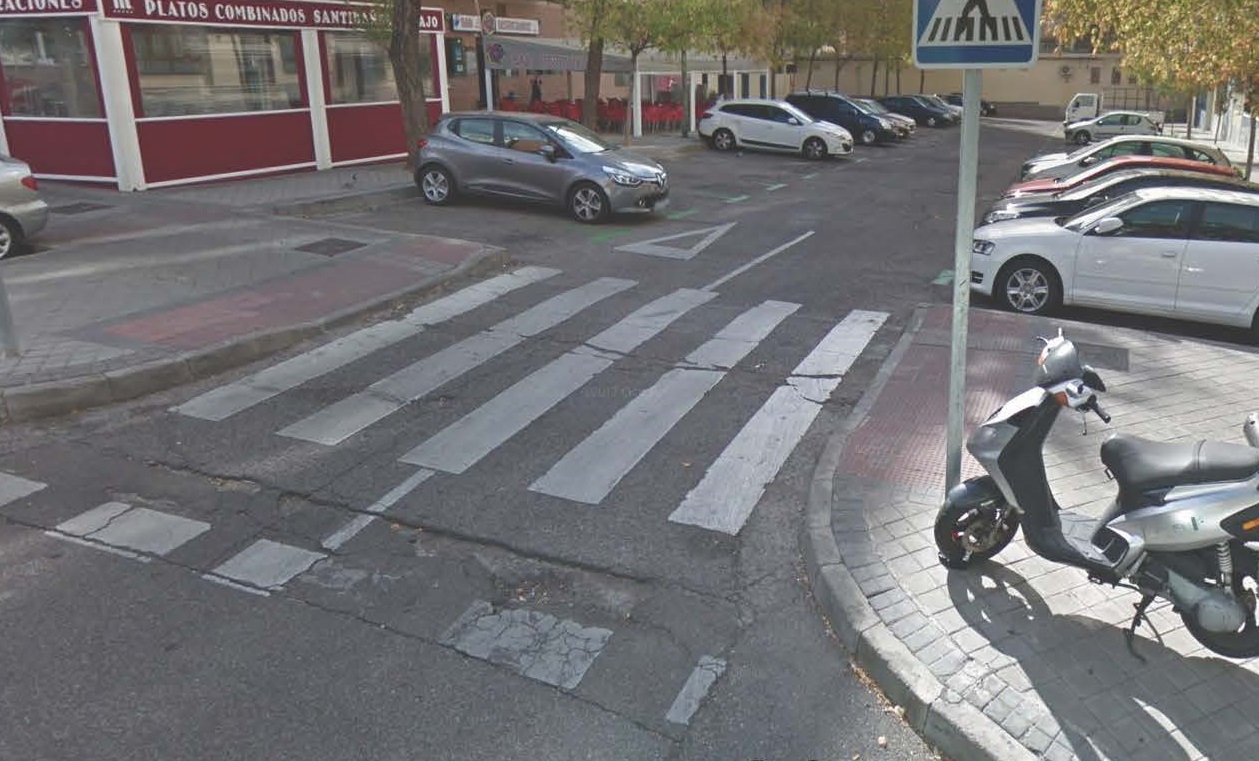 pasos peatonales deteriorados en calle  ponferrada