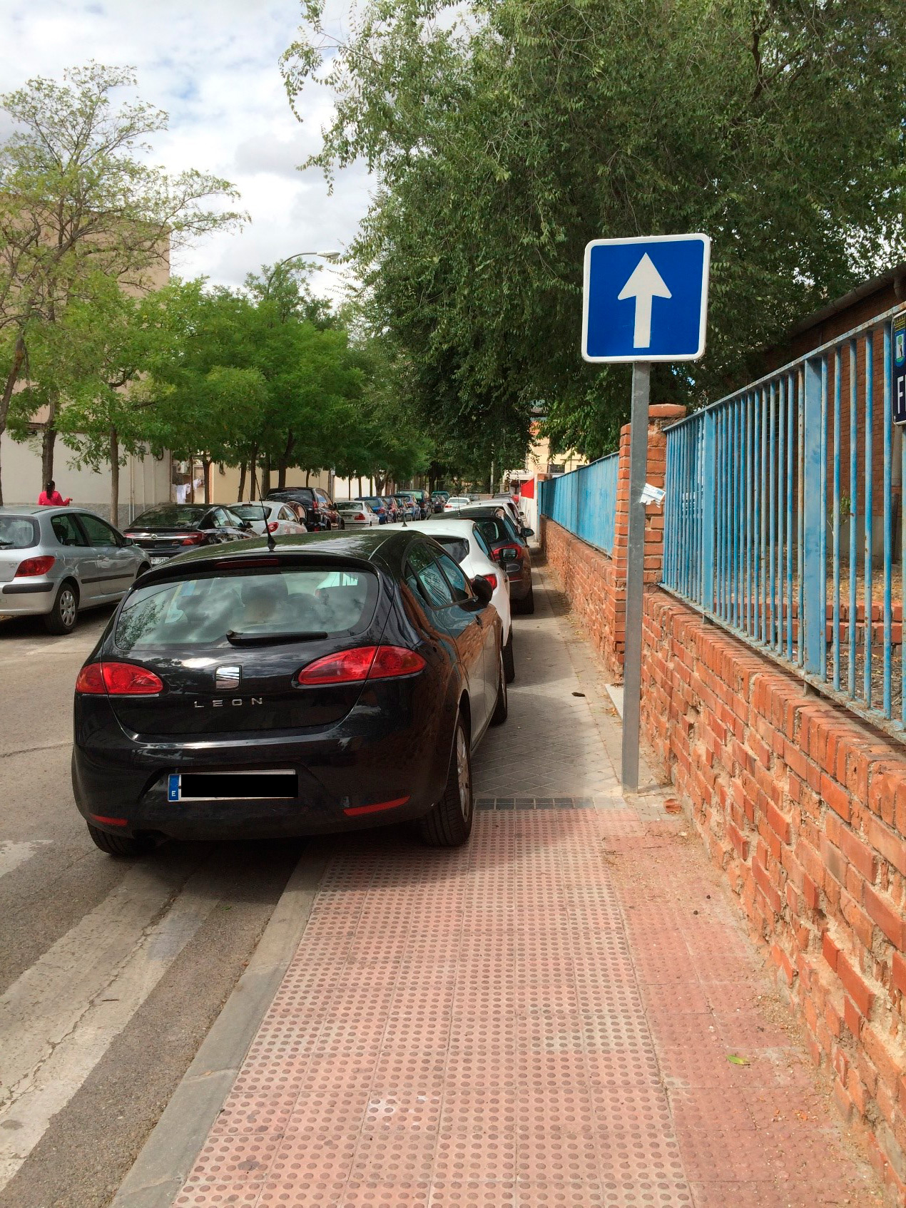 Acera de la calle Frías