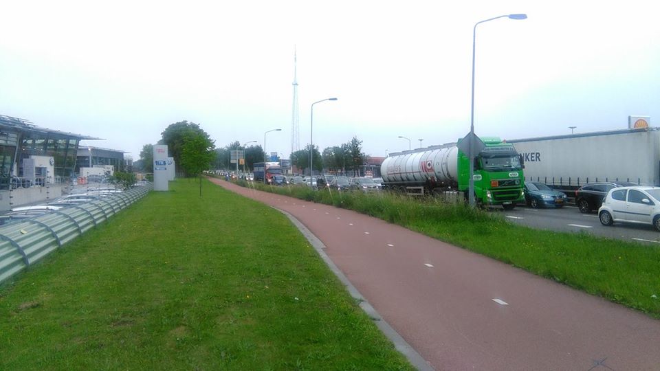 Carril Bici_acera-Avda_Democracia_real