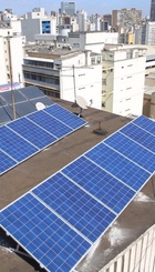 Placas solares en los tejados de Madrid
