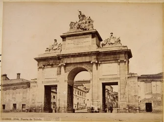 Puerta de Toledo, 1879. (Jean Laurent, Archivo Ayto. Madrid).