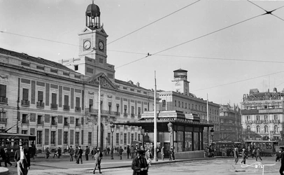 Templete Telefónico en Puerta del Sol