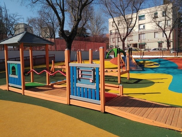 Parque de integración en el CEIP Escuelas Bosque, en Moncloa