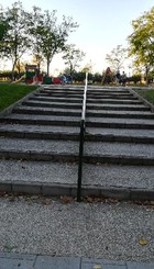 Escaleras actuales para acceder al parque infantil