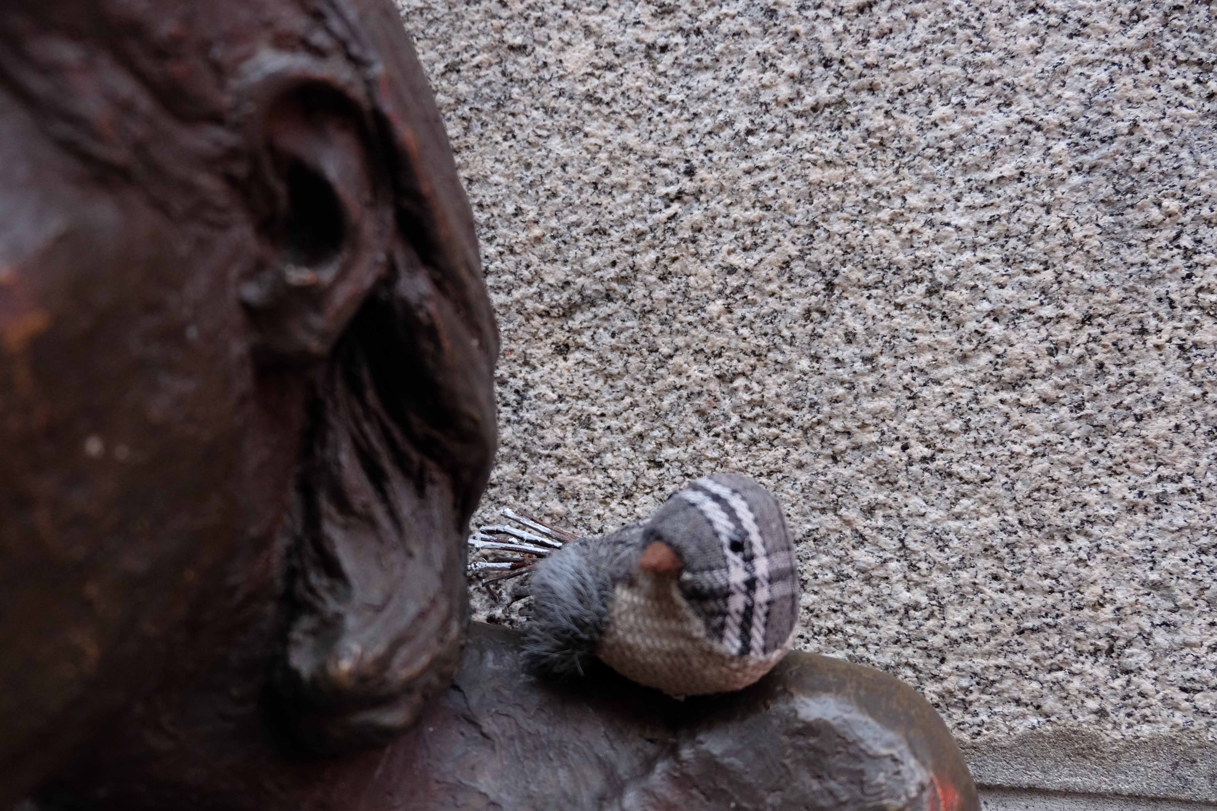 Julia y su Gorrion de Trapo