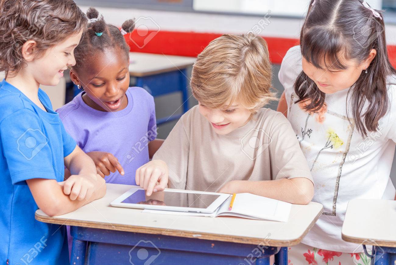 Hoy los niños aprenden mucho en internet , pero no todo es bueno.