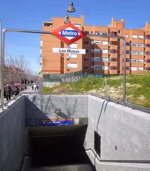 800px-Madrid_-_Estación_de_Las_Musas.jpg