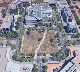 El solar municipal está actualmente vacío.