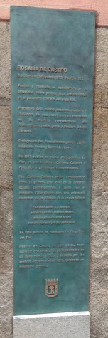 monolito Rosalía de Castro, sito en la calle Echegaray.
