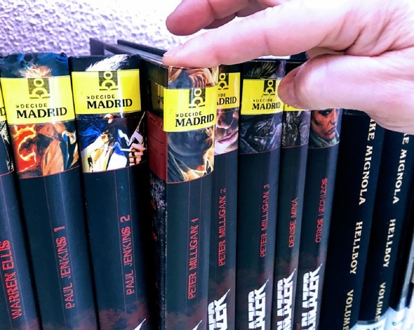 libros_en_Biblioteca_Vázquez_Montalbán.jpg