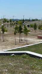 Parque Can con columpios y Vallado Limitando zona Can en parque La Gavia