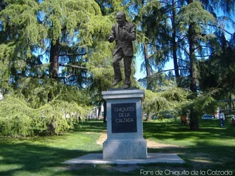 Fotomontaje de un monumento al homenajeado, Chiquito de la Calzada