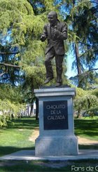 Fotomontaje de un monumento al homenajeado, Chiquito de la Calzada