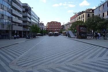 Un ejemplo de plaza histórica destruida por las nuevas edificaciones