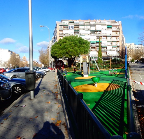 Parque_infantil_Avda._Pablo_Iglesias.jpg