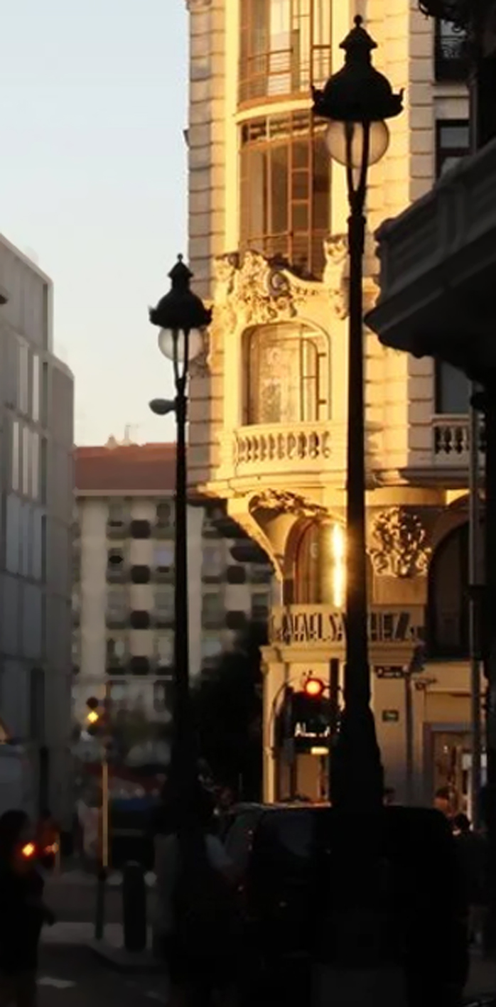 Recuperar las farolas antiguas de la Gran Vía. 