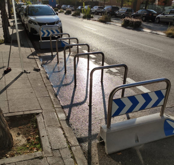Aparcabicis en una calle de Madrid