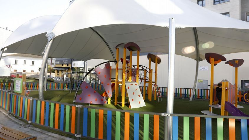 Ejemplo de parque infantil techado