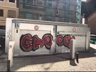 Aparcamiento de residentes de calle Alameda cerrado por no sustituir el ascensor
