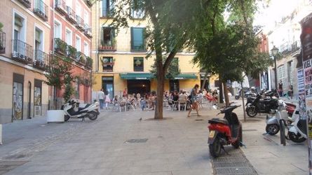 Plaza Carlos Cambronero y espacio para colocar el Tablero gigante.