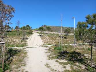 Camino de tierra en mirador de Montecarmelo