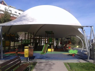 ejemplo cubierta parque infantil