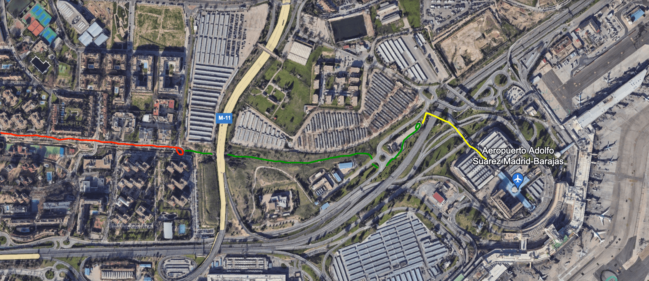 En rojo: el paseo peatonal y ciclista existente en la Alameda de Osuna. En verde: la continuación propuesta. En amarillo: el paseo peatonal ya existe en el aeropuerto.