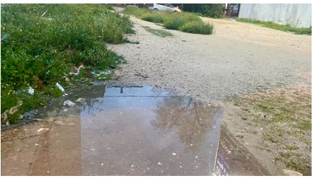 Solar justo en frente del Mercadona. Cuando llueve, se forman Barrizales. Está lleno de Hoyos, baches y, en verano lleno de maleza..... 