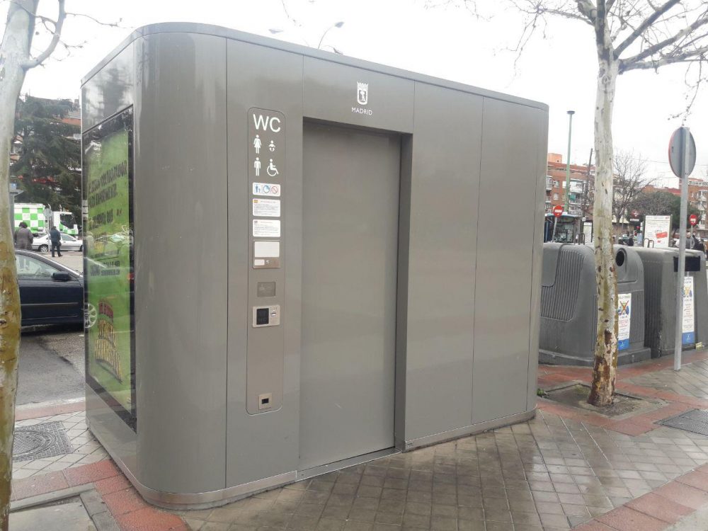 Baños públicos accesibles y modernos en Vallecas.