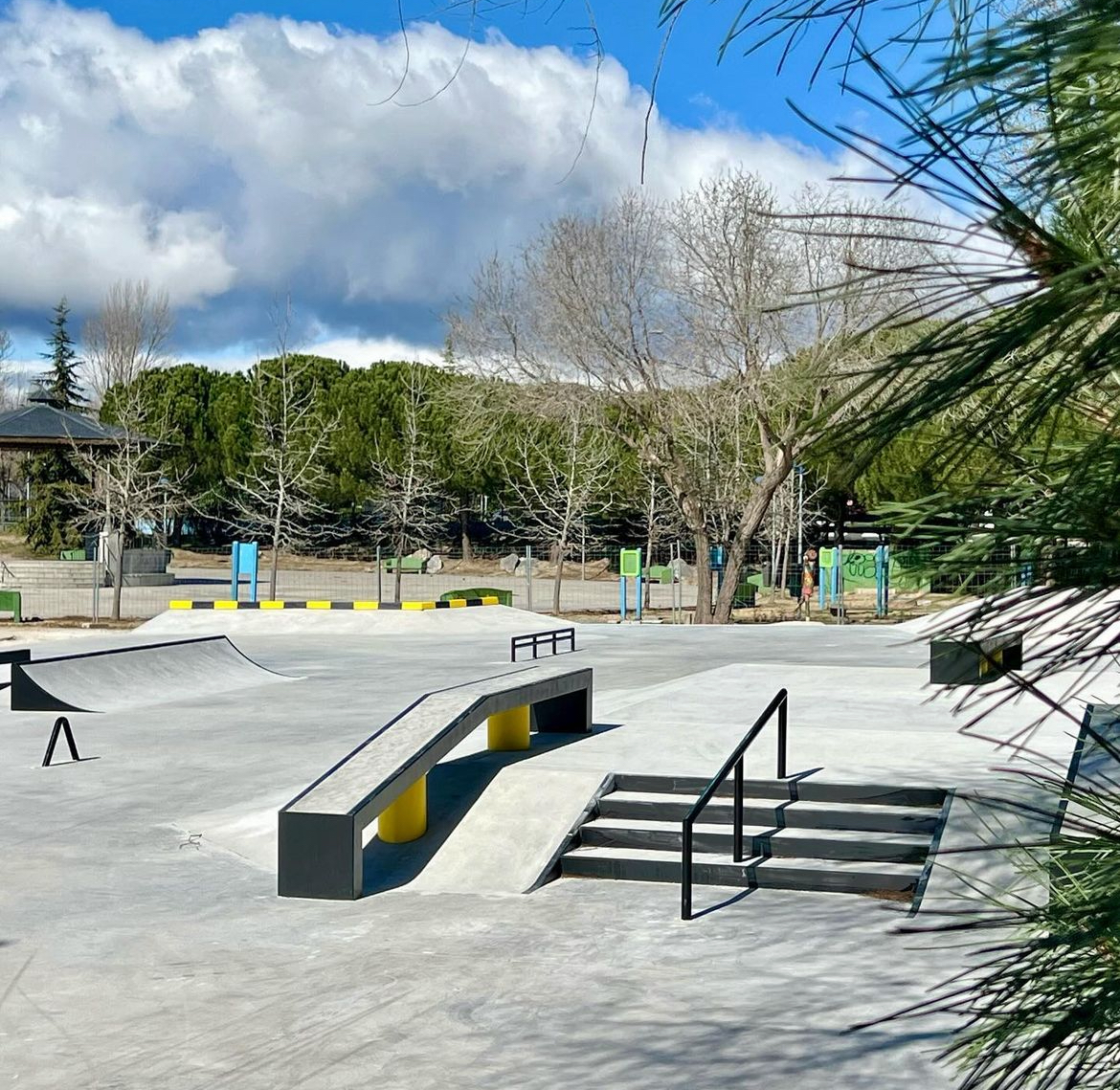 Ejemplo de skatepark. Este es uno que se ha inaugurado en marzo de 2024 en Collado Villalba