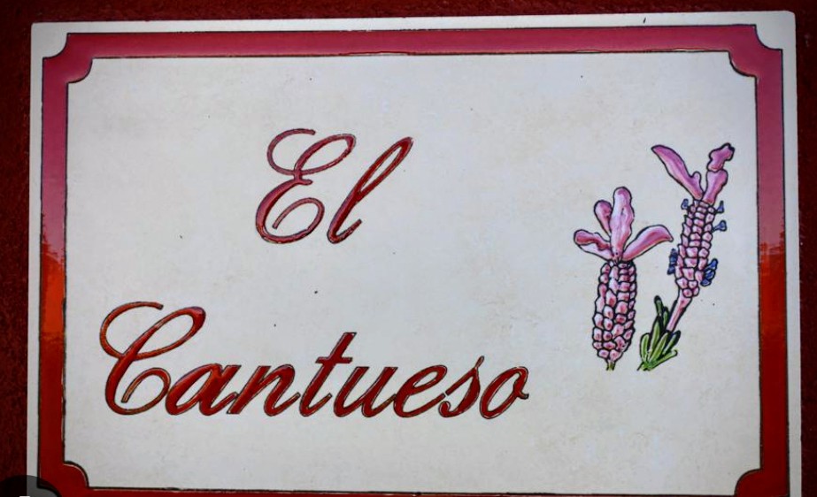 Ejemplo de rótulo de denominación de calles en cerámica