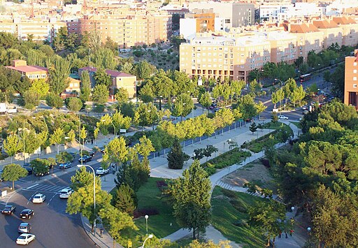 https://commons.wikimedia.org/wiki/File:Avenida_de_Asturias_(Madrid)_01.jpg