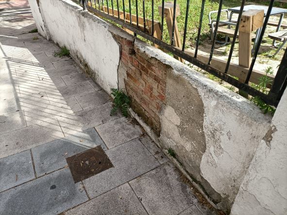 Fotografía de ejemplo del estado de la valla, en diferentes sitios de la valla esta igual.