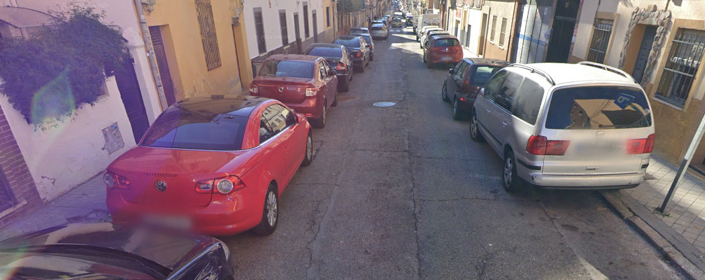 Ejemplo de calle con aceras demasiado estrechas (calle Peña de la Atalaya)