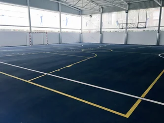 Se adjunta una imagen del polideportivo la Elipa con su pista exterior techada de fútbol sala para ejemplificar la propuesta que realizamos para el polideportivo La Fundi