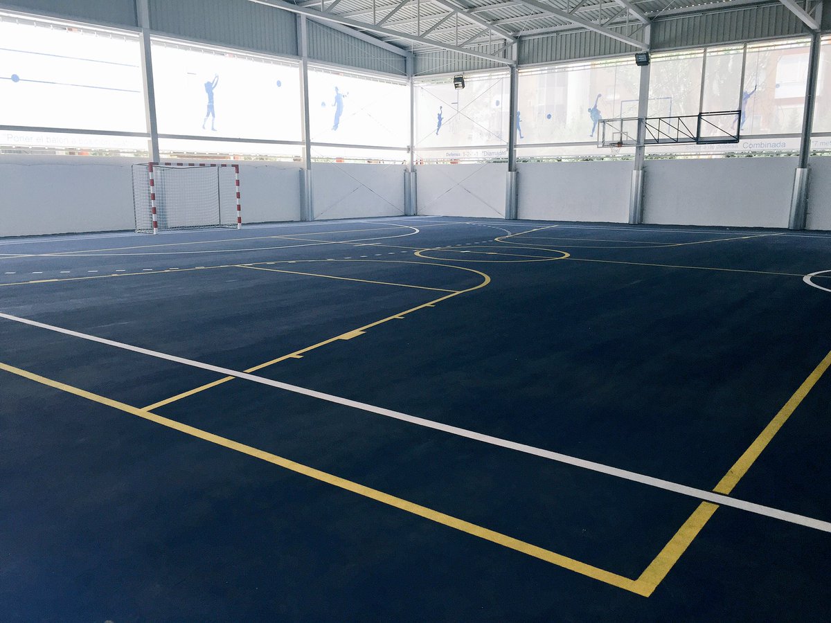 Se adjunta una imagen del polideportivo la Elipa con su pista exterior techada de fútbol sala para ejemplificar la propuesta que realizamos para el polideportivo La Fundi