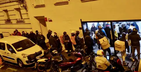 Aglomeraciones en Zabaleta 1 durante el horario de cena