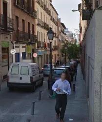 Captura_Madrid_Decide_00_Acera.JPG Malasaña, calles residenciales. Esto no es una acera.